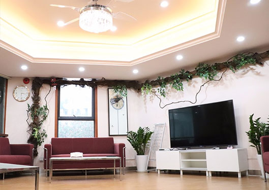 上海清沁医疗美容门诊部大厅休息区